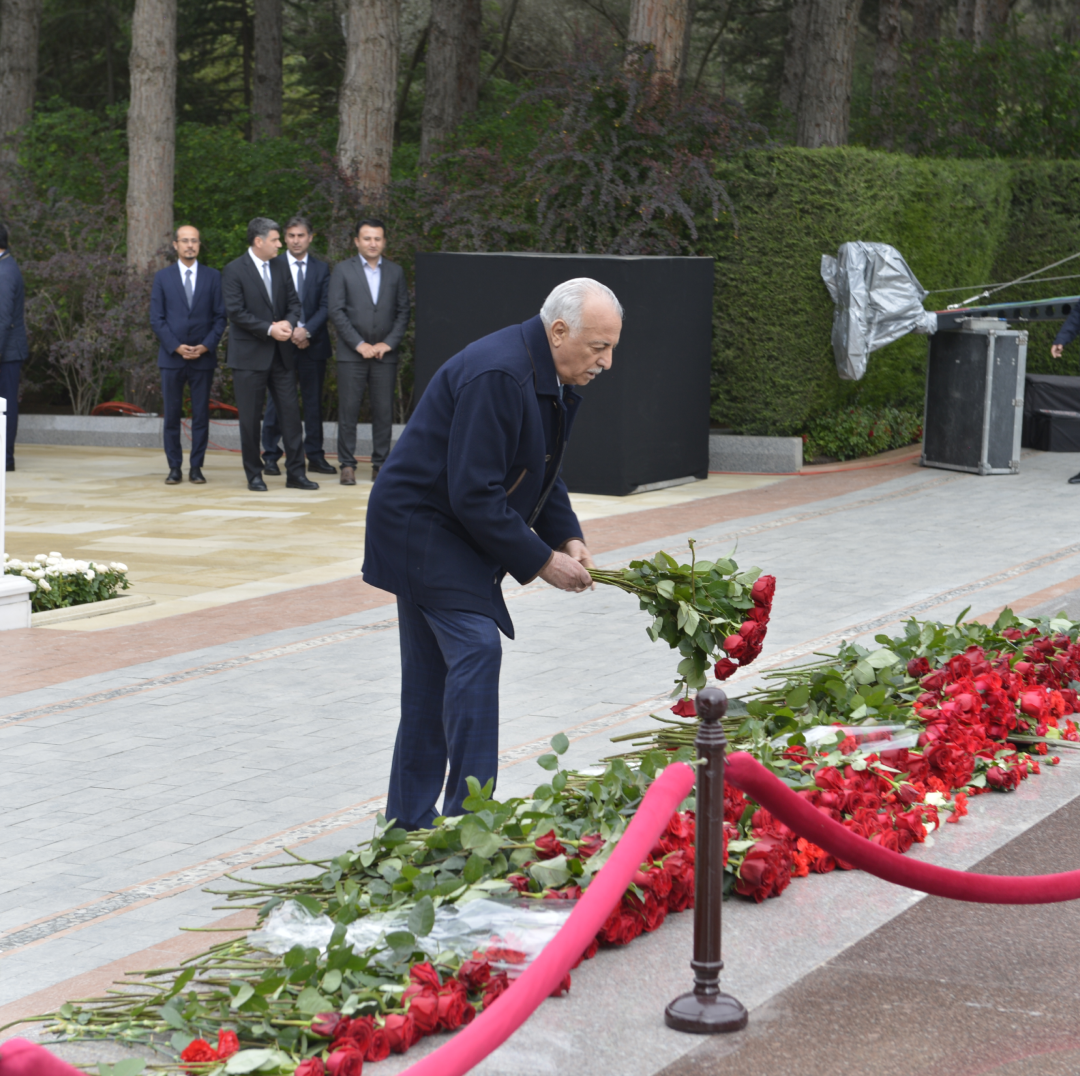 The management team of "Azersun Holding" visited the grave of great leader